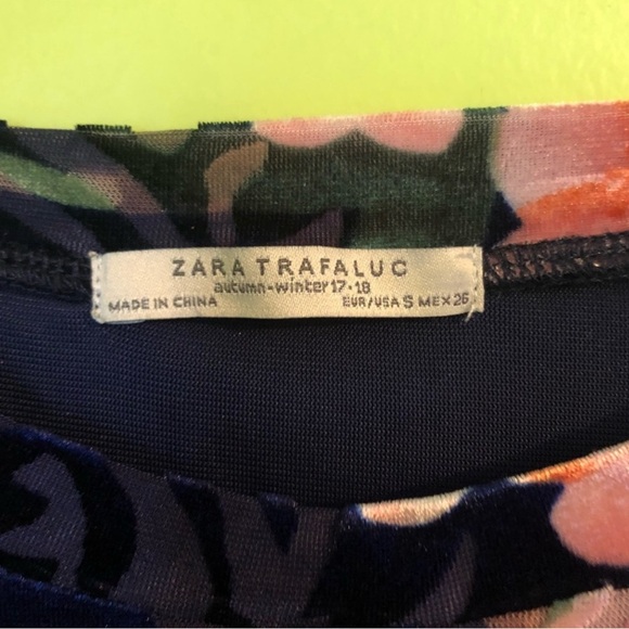 🆕 Zara • blue & pink floral print velvet short sleeve blouse top - Picture 16 of 16